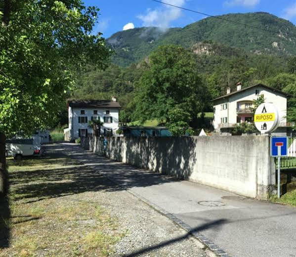 Ostello & Camping Riposo Losone Zewnętrze zdjęcie
